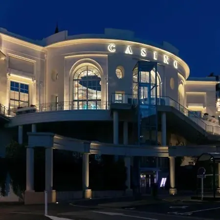 Bourg アパート *